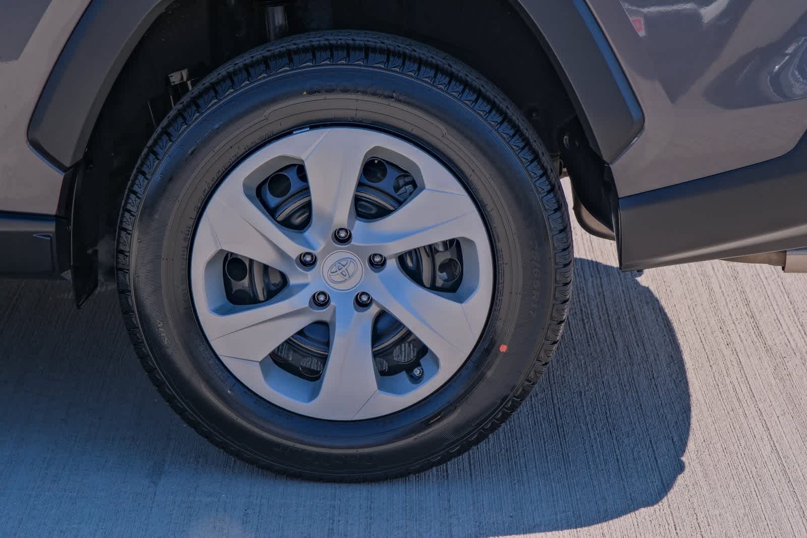 Thumbnail: 2020 Toyota RAV4 - 11