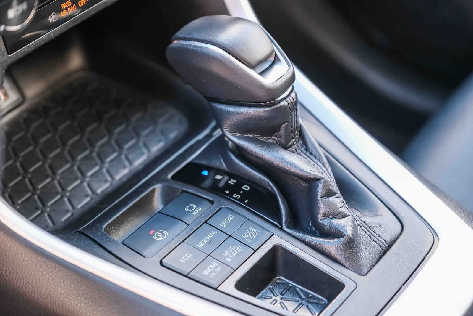 Thumbnail: 2023 Toyota RAV4 - 20