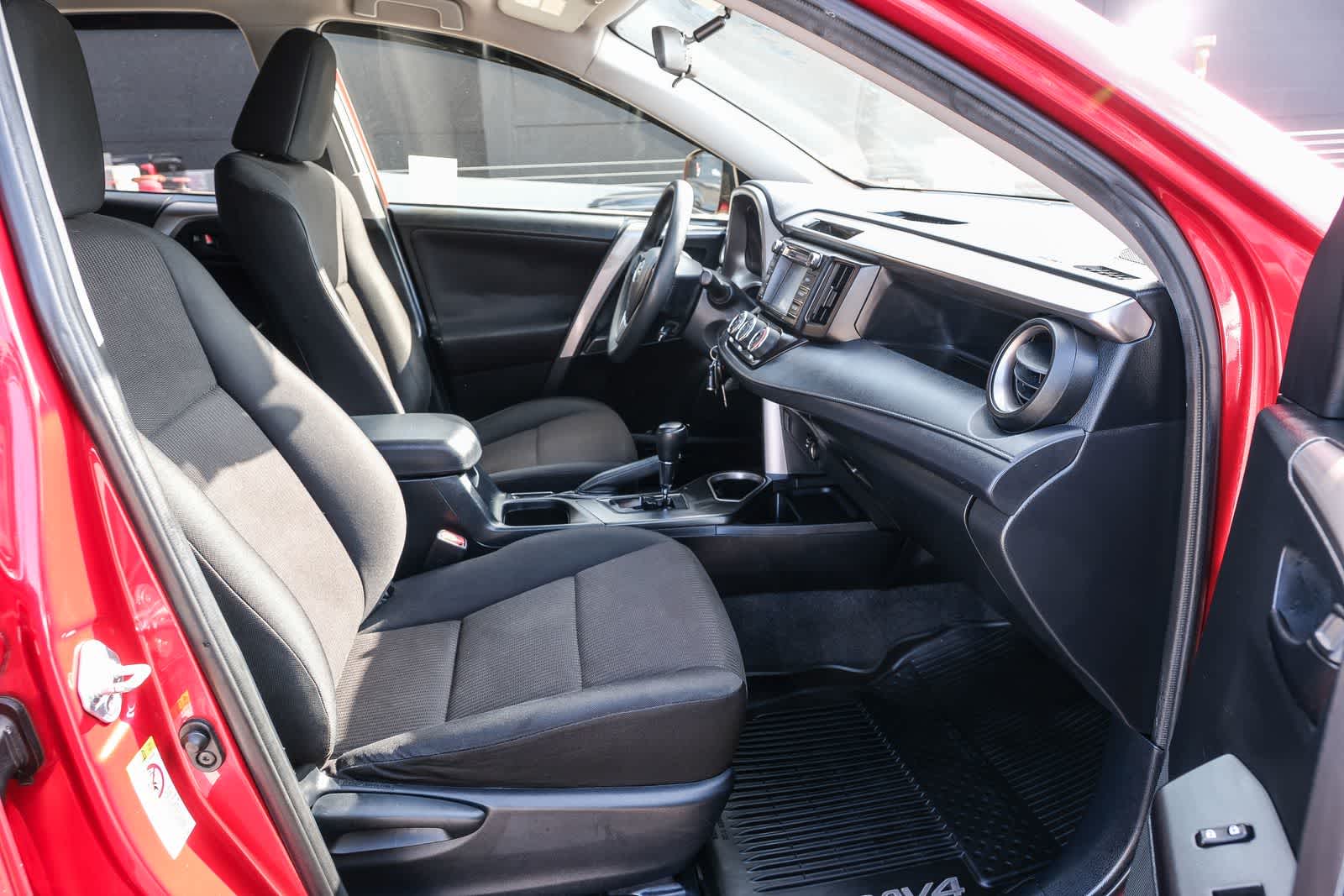 Thumbnail: 2016 Toyota RAV4 - 16