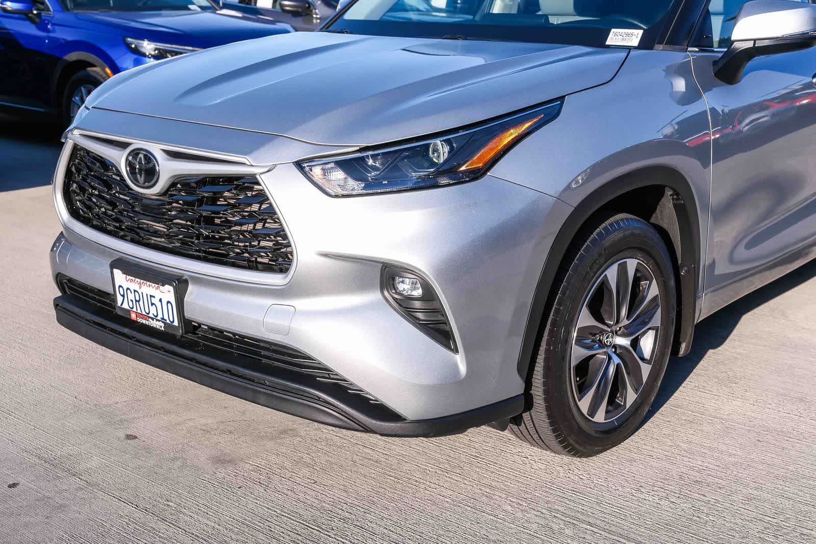 Thumbnail: 2023 Toyota Highlander - 11