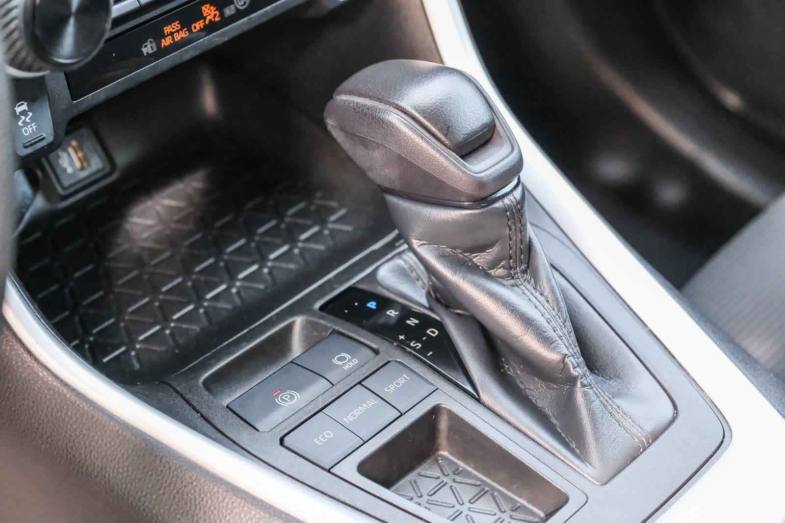 Thumbnail: 2023 Toyota RAV4 - 21