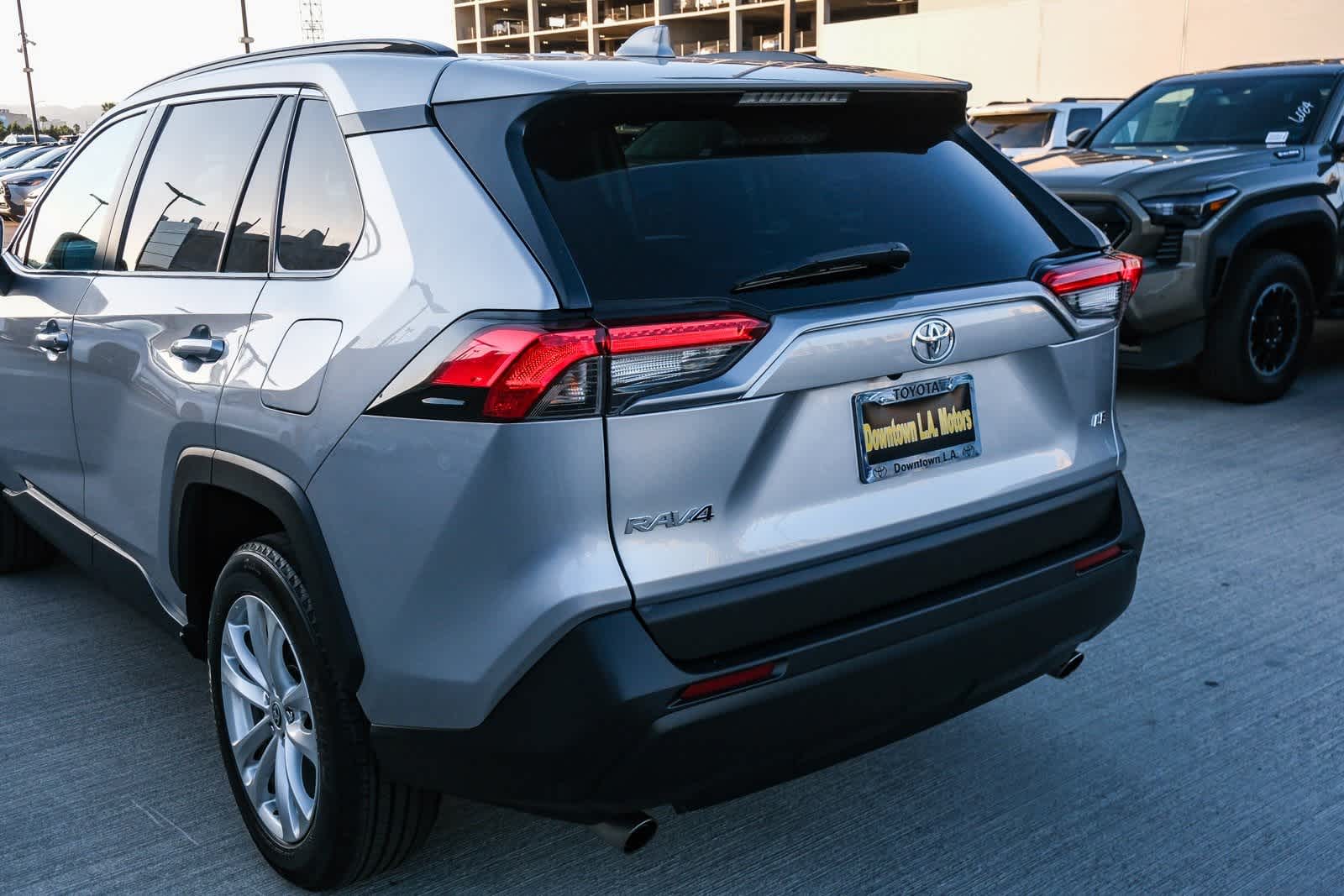 Thumbnail: 2020 Toyota RAV4 - 8