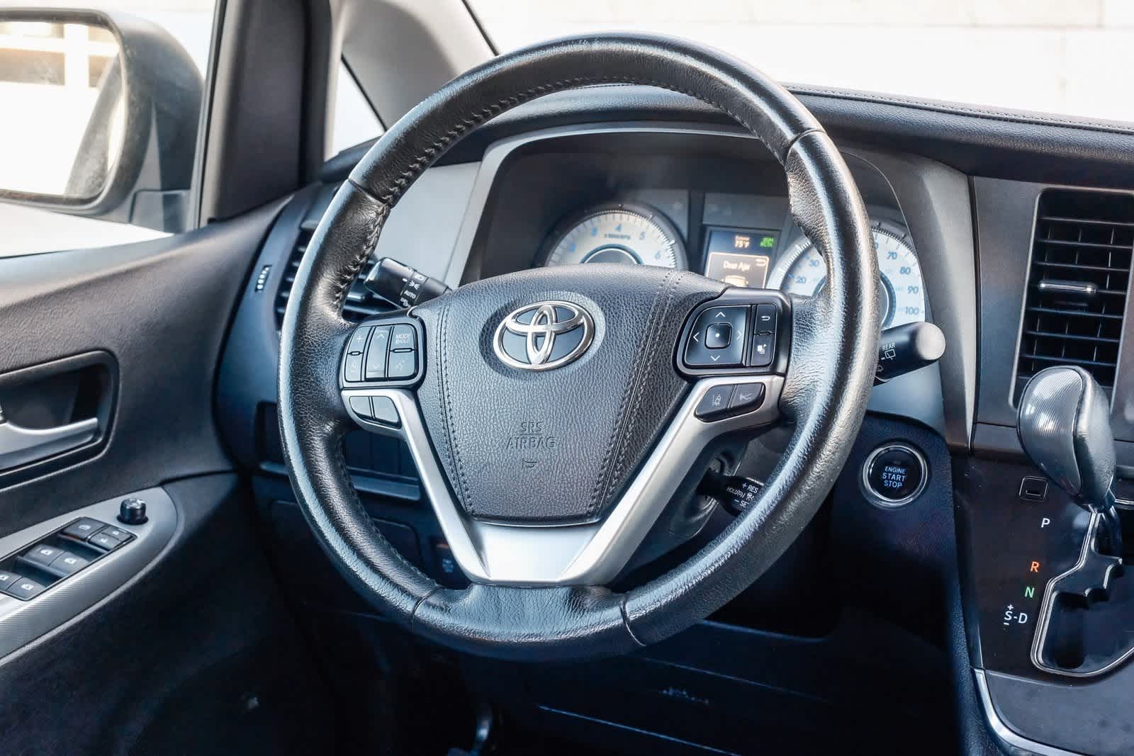 Thumbnail: 2019 Toyota Sienna - 17
