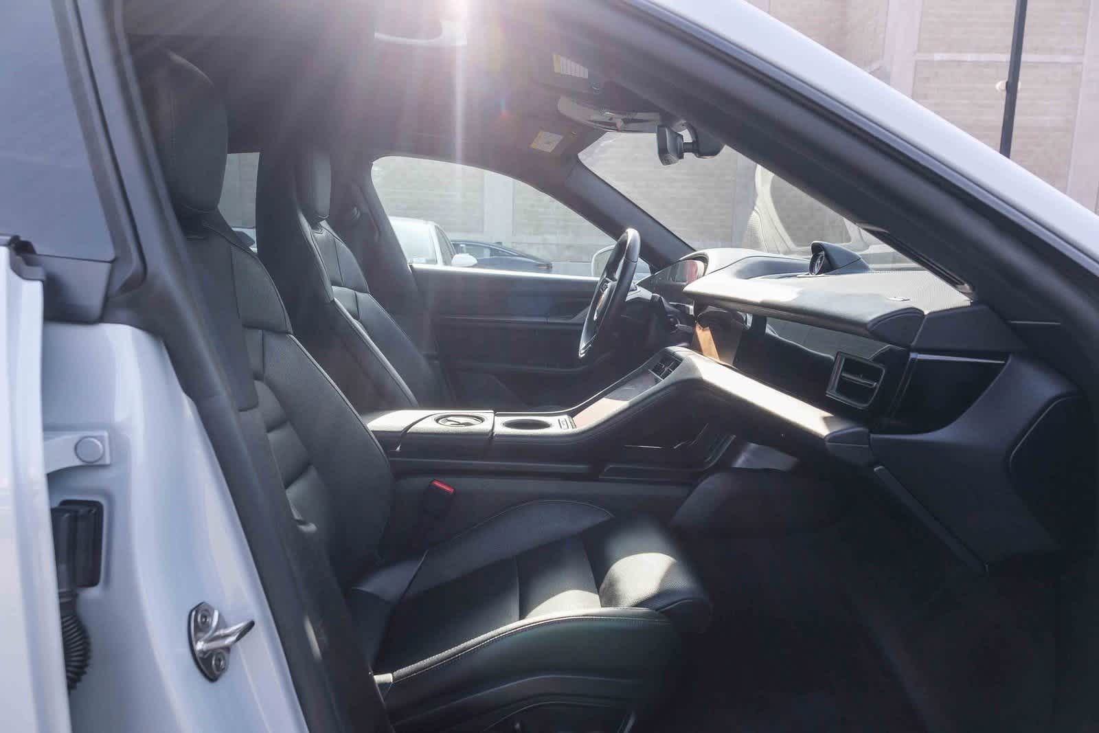 Thumbnail: 2025 Porsche Taycan - 17