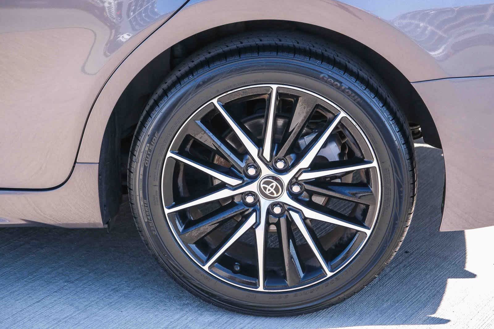 Thumbnail: 2022 Toyota Camry - 9