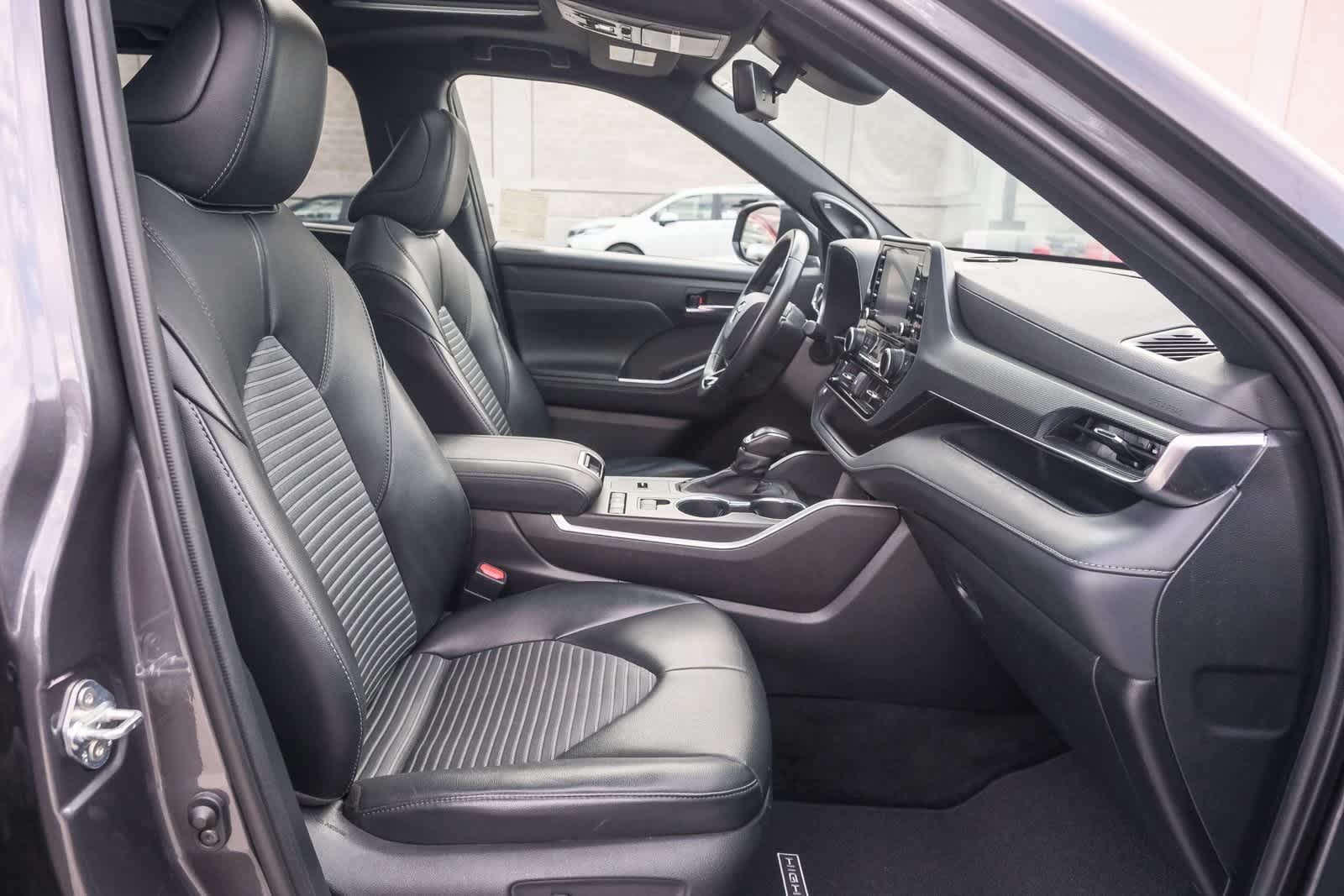 Thumbnail: 2021 Toyota Highlander - 16