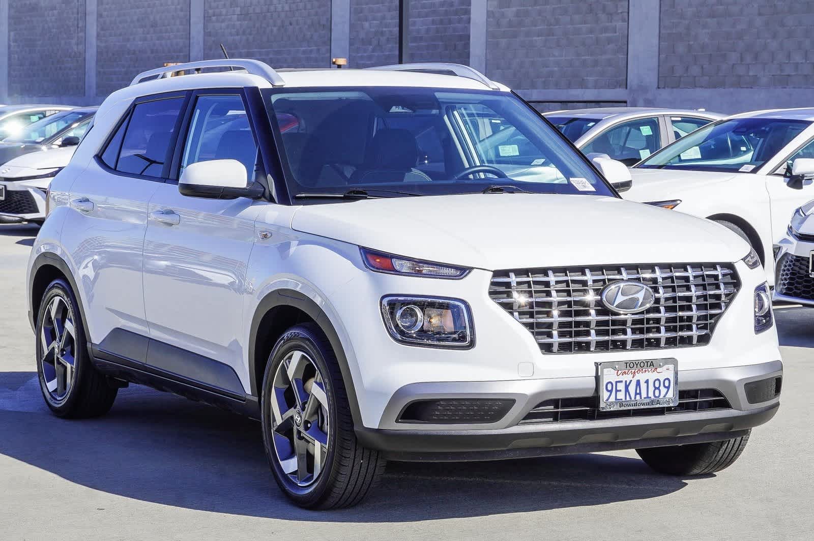 2023 Hyundai Venue SEL 3