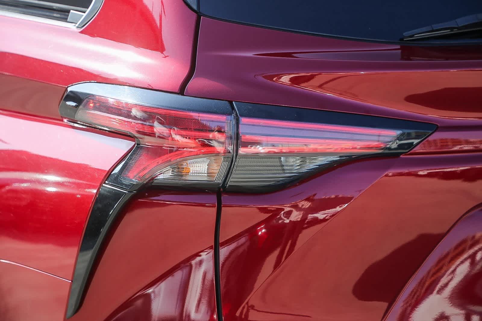 Thumbnail: 2021 Toyota Sienna - 9