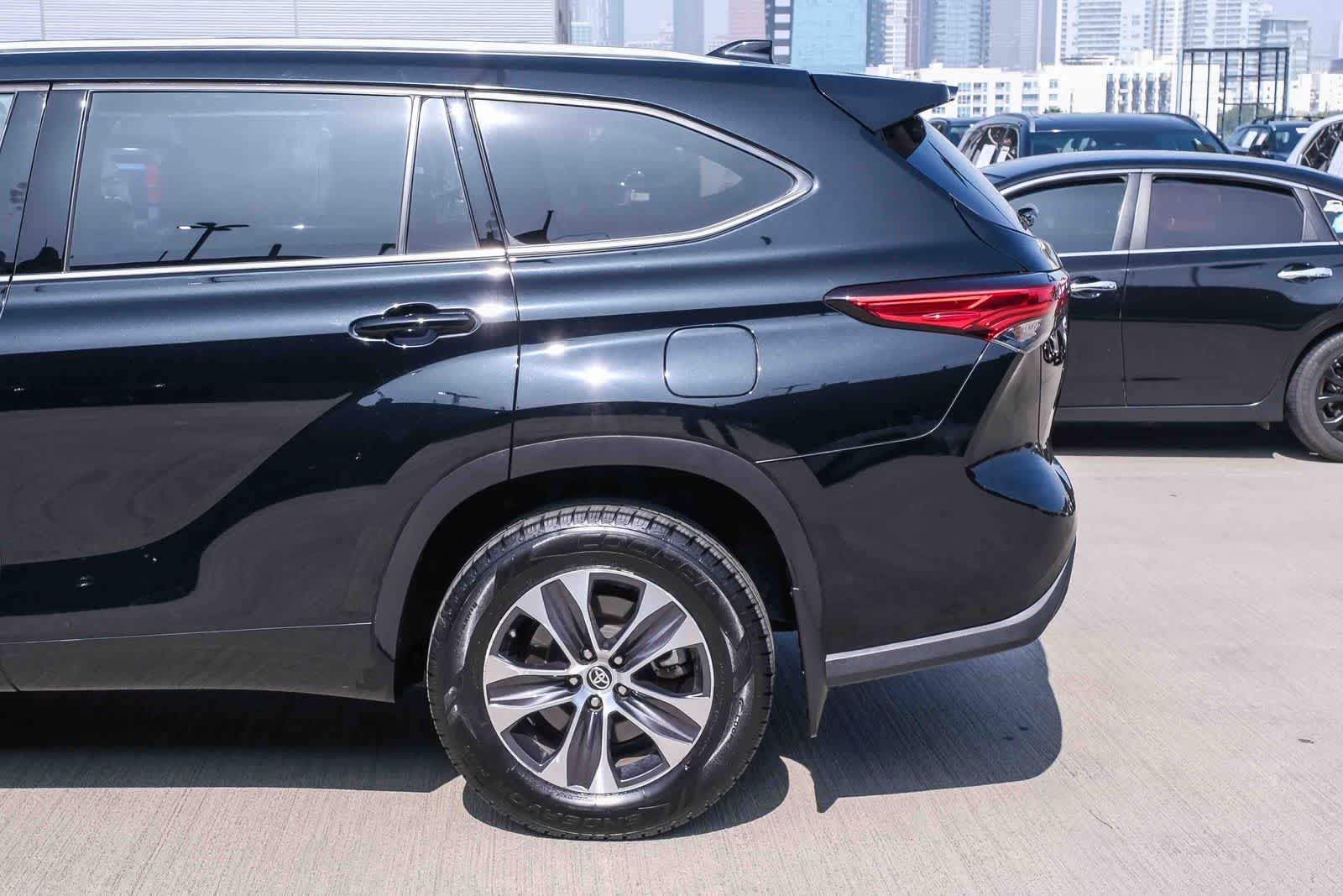 Thumbnail: 2021 Toyota Highlander - 8