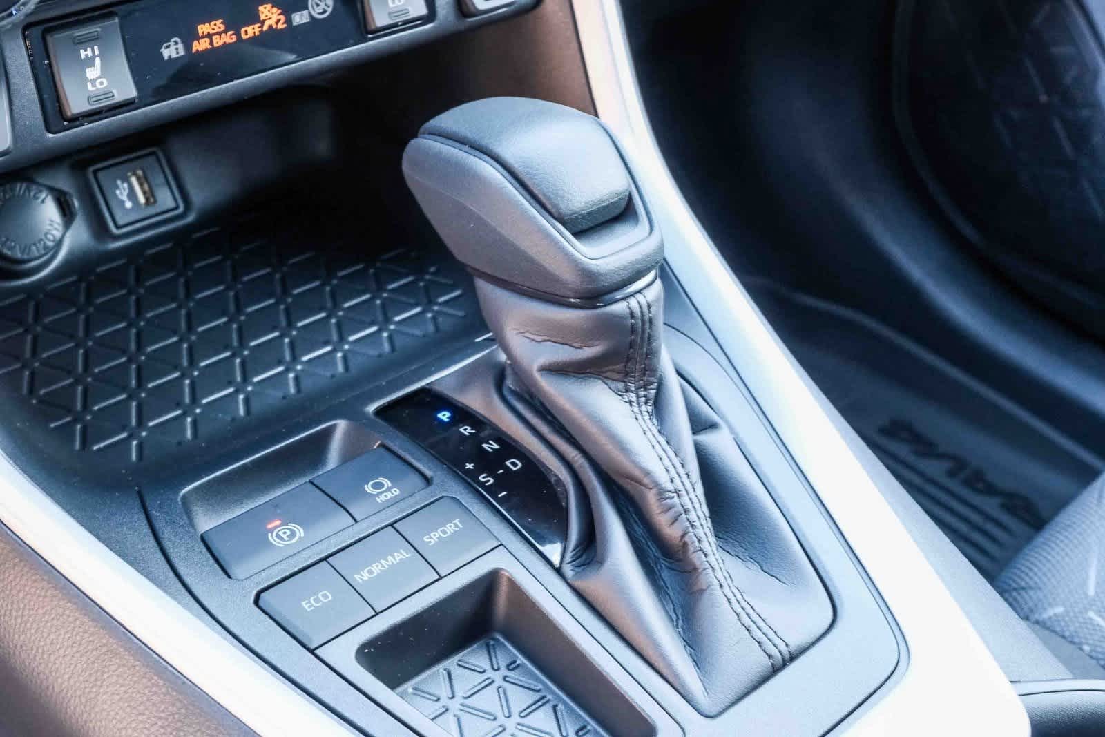 Thumbnail: 2025 Toyota RAV4 - 21