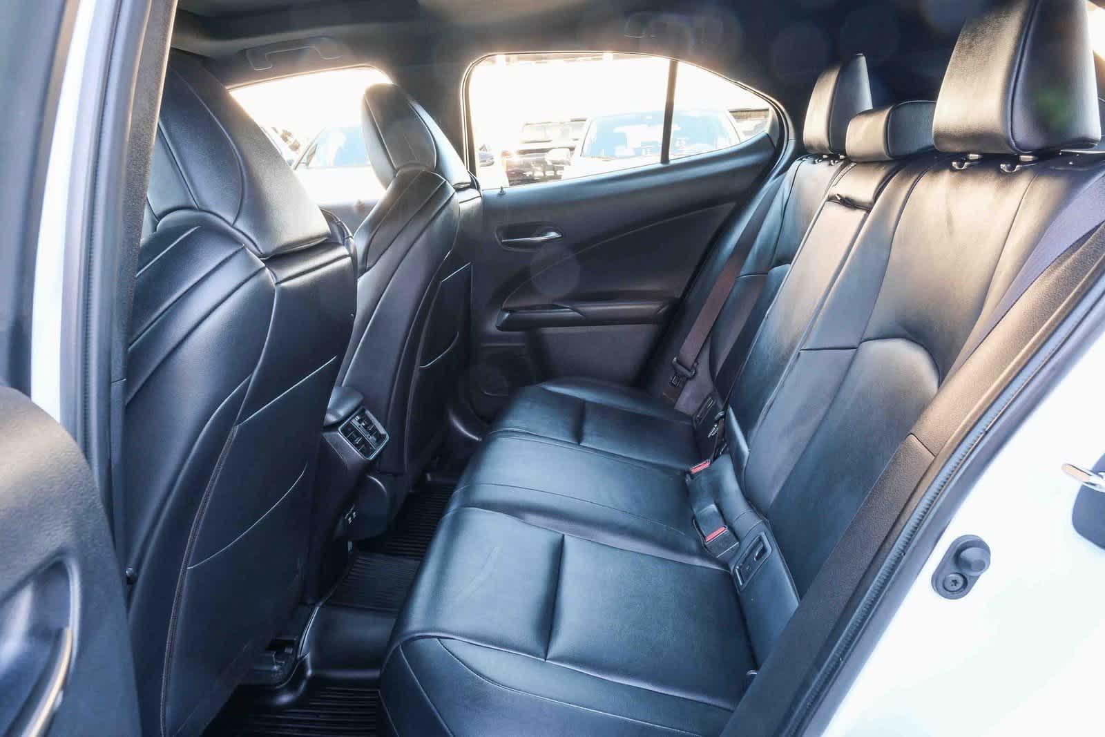 Thumbnail: 2019 Lexus UX - 19