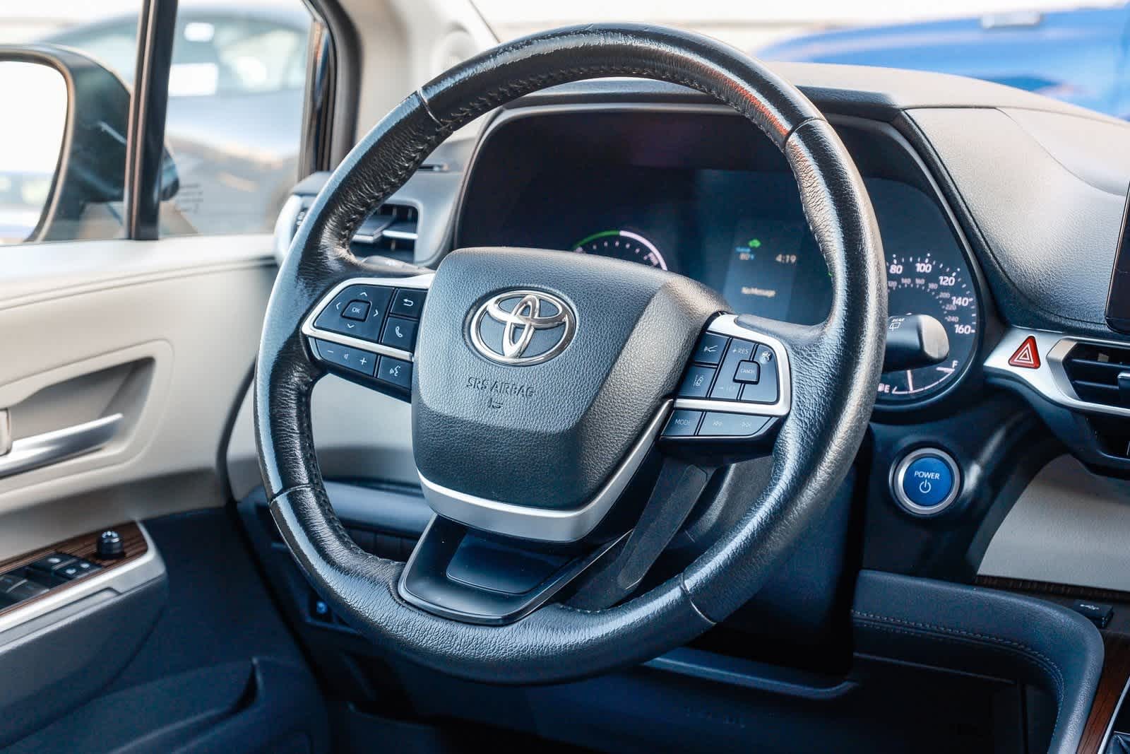 Thumbnail: 2021 Toyota Sienna - 16