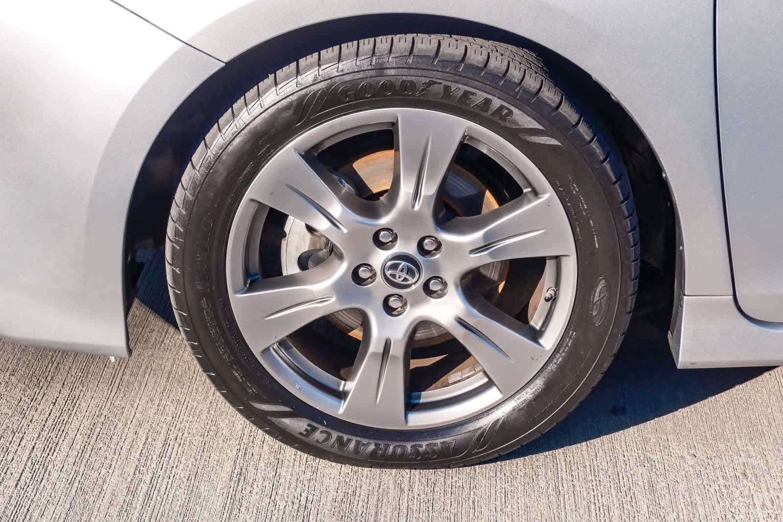 Thumbnail: 2019 Toyota Sienna - 10