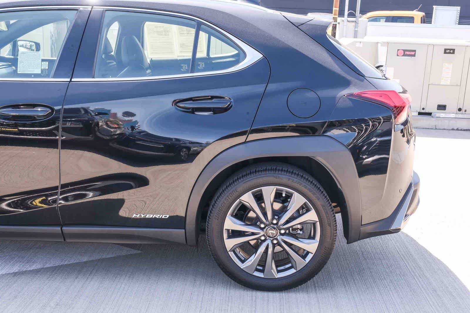 Thumbnail: 2020 Lexus UX - 8