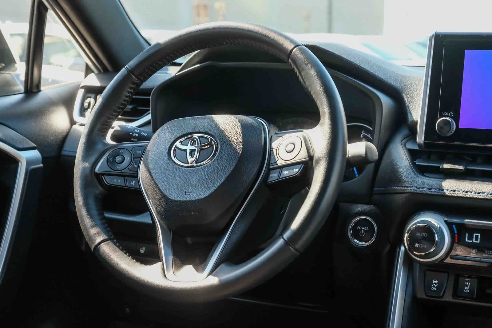 Thumbnail: 2023 Toyota RAV4 - 17