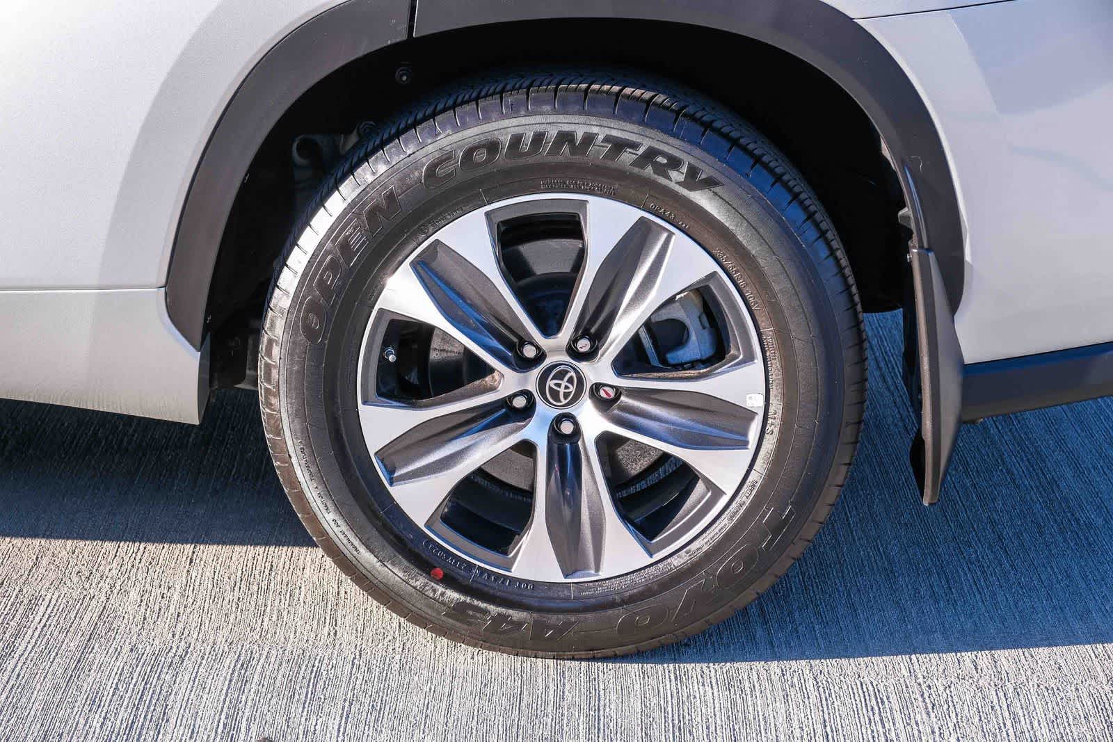 Thumbnail: 2023 Toyota Highlander - 9