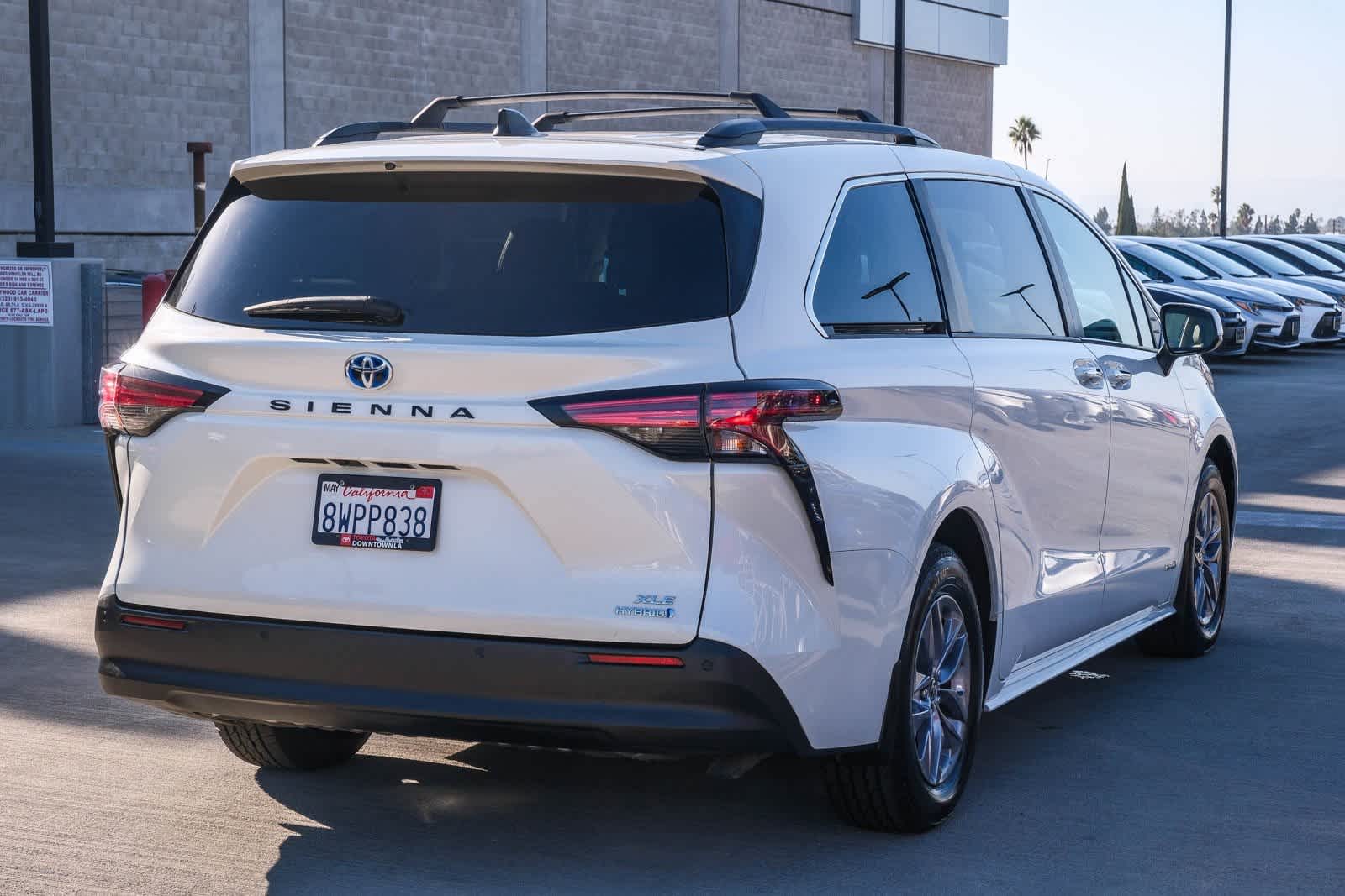 Thumbnail: 2021 Toyota Sienna - 4