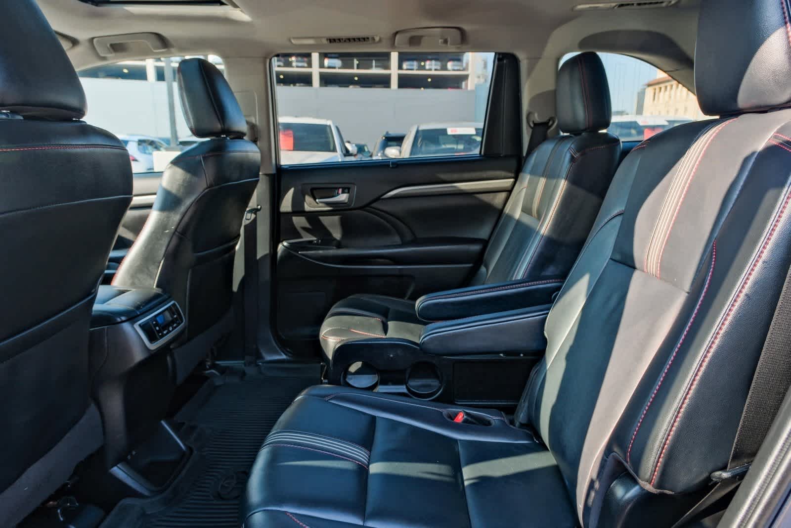 Thumbnail: 2019 Toyota Highlander - 18