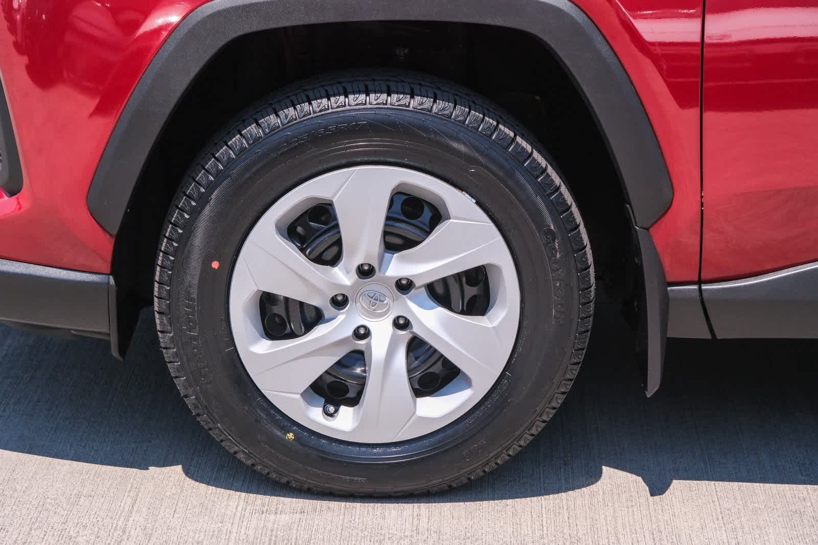 Thumbnail: 2021 Toyota RAV4 - 9