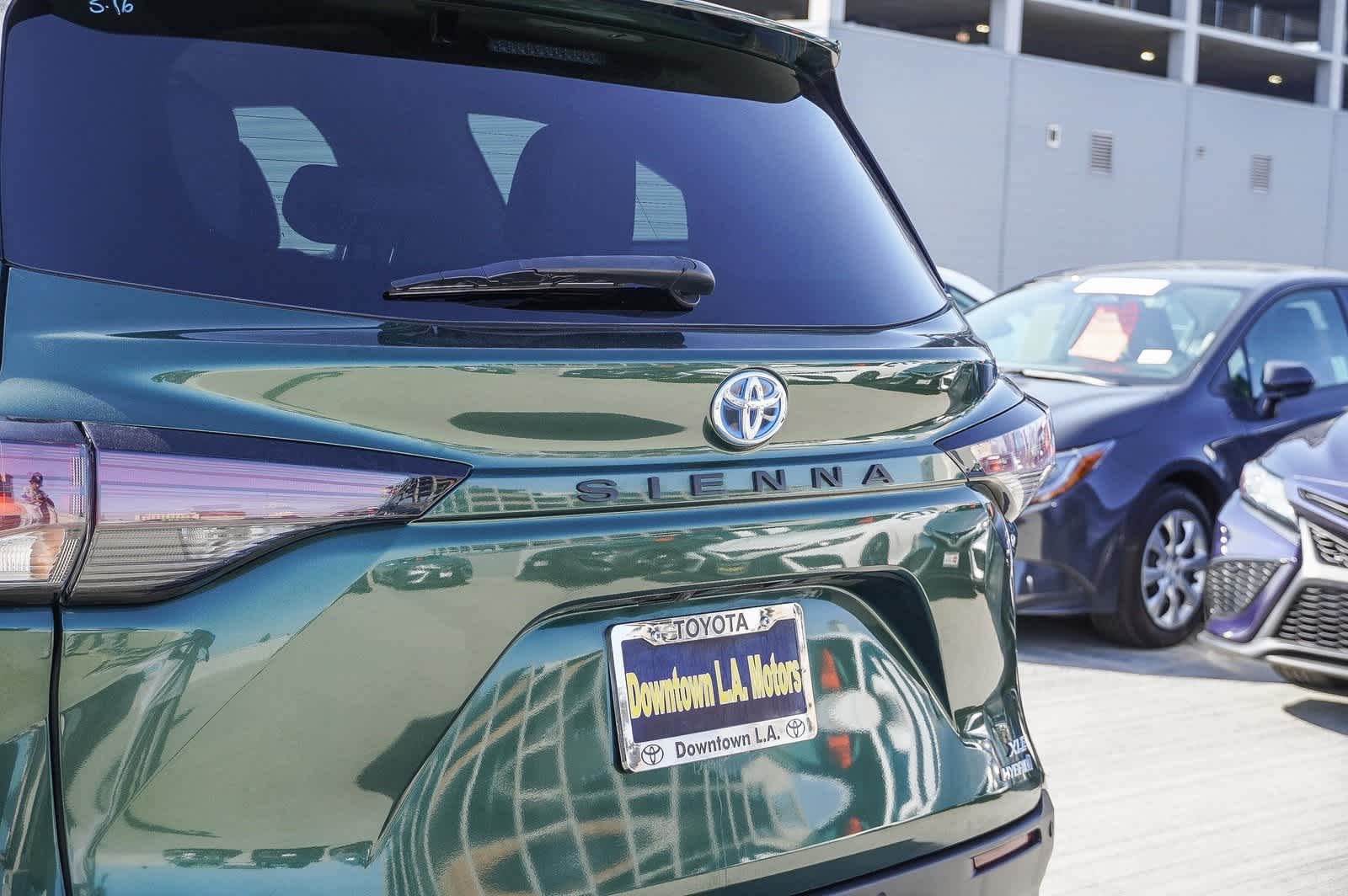 2023 Toyota Sienna XLE 8