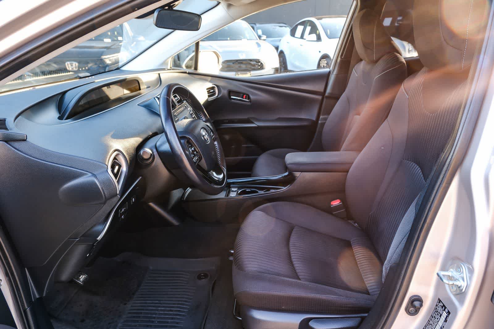 Thumbnail: 2022 Toyota Prius Prime - 20