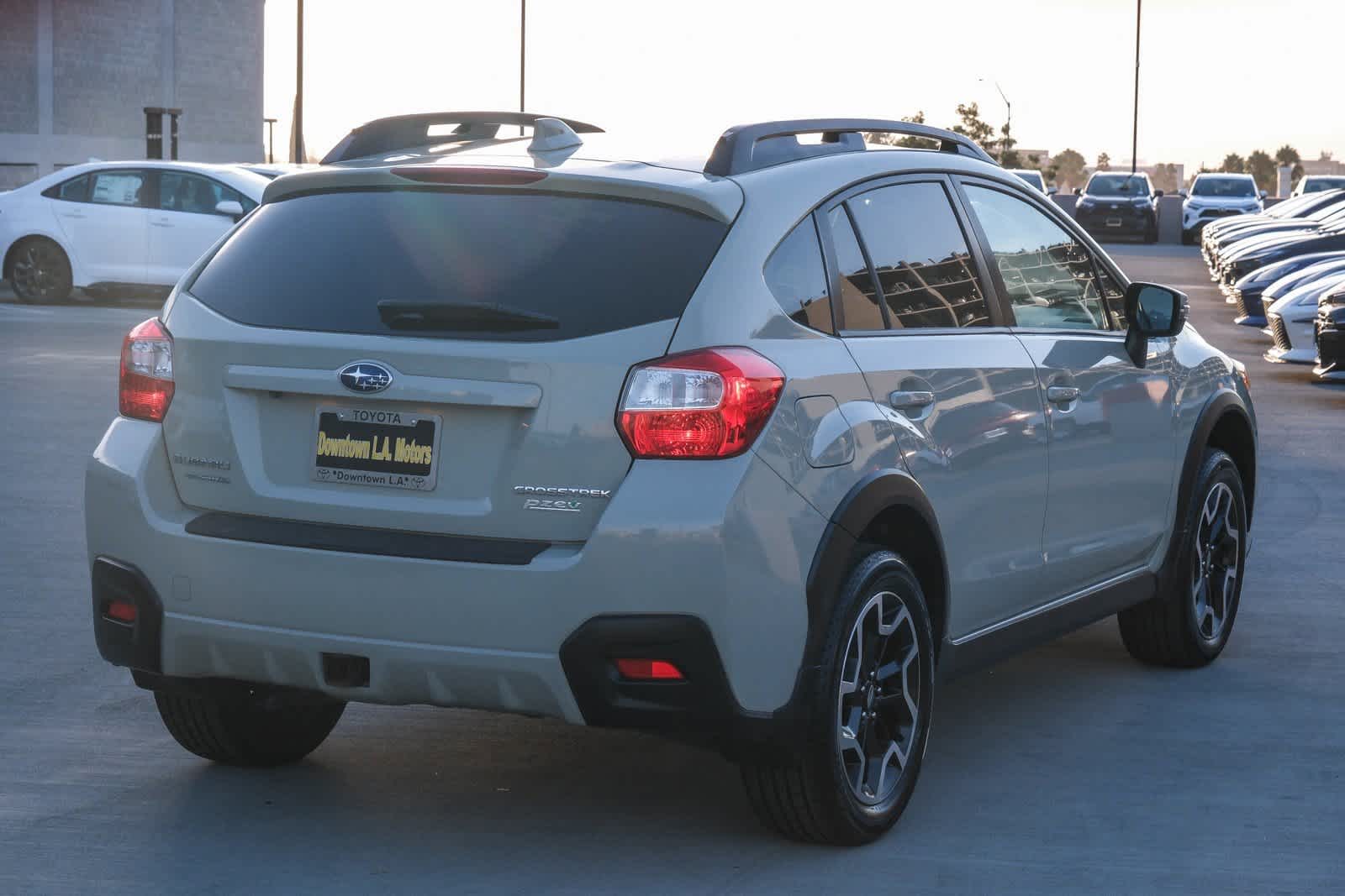 Thumbnail: 2017 Subaru Crosstrek - 4