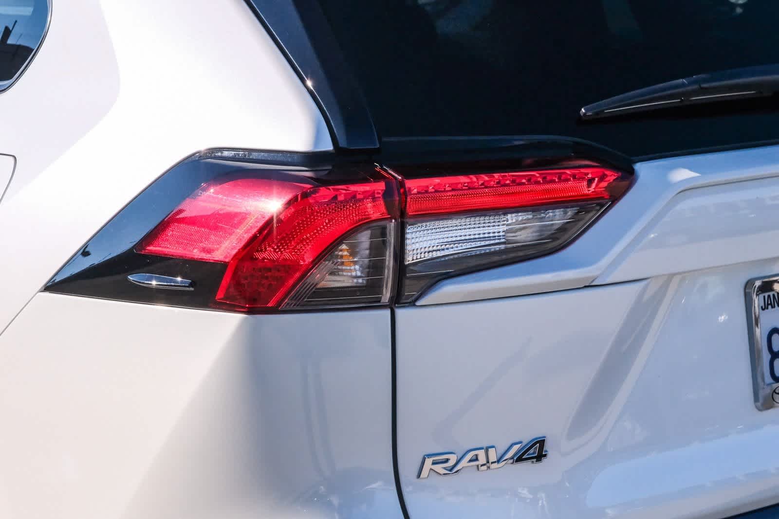 Thumbnail: 2022 Toyota RAV4 - 7