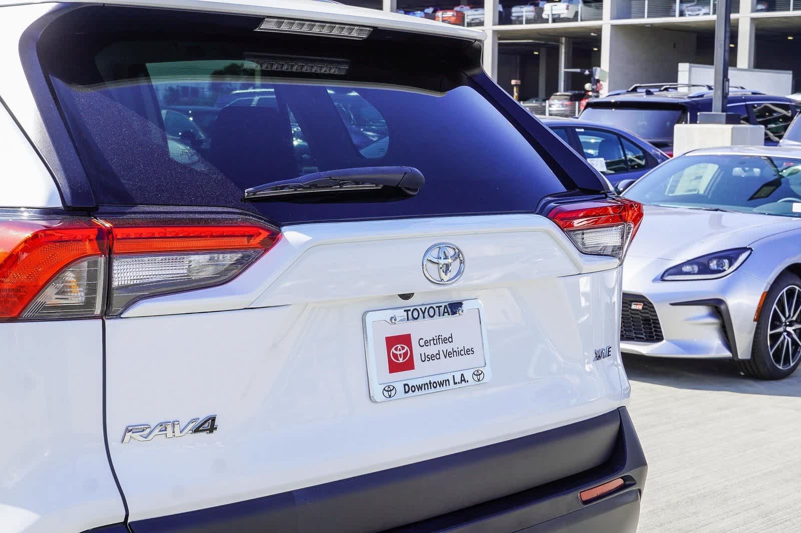 2021 Toyota RAV4 XLE 8