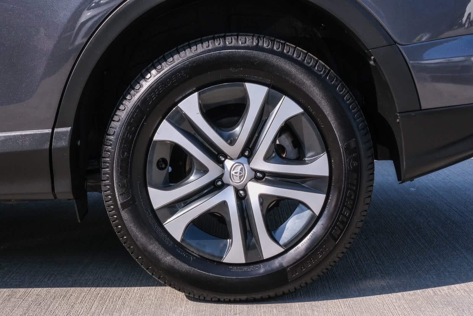 Thumbnail: 2018 Toyota RAV4 - 7