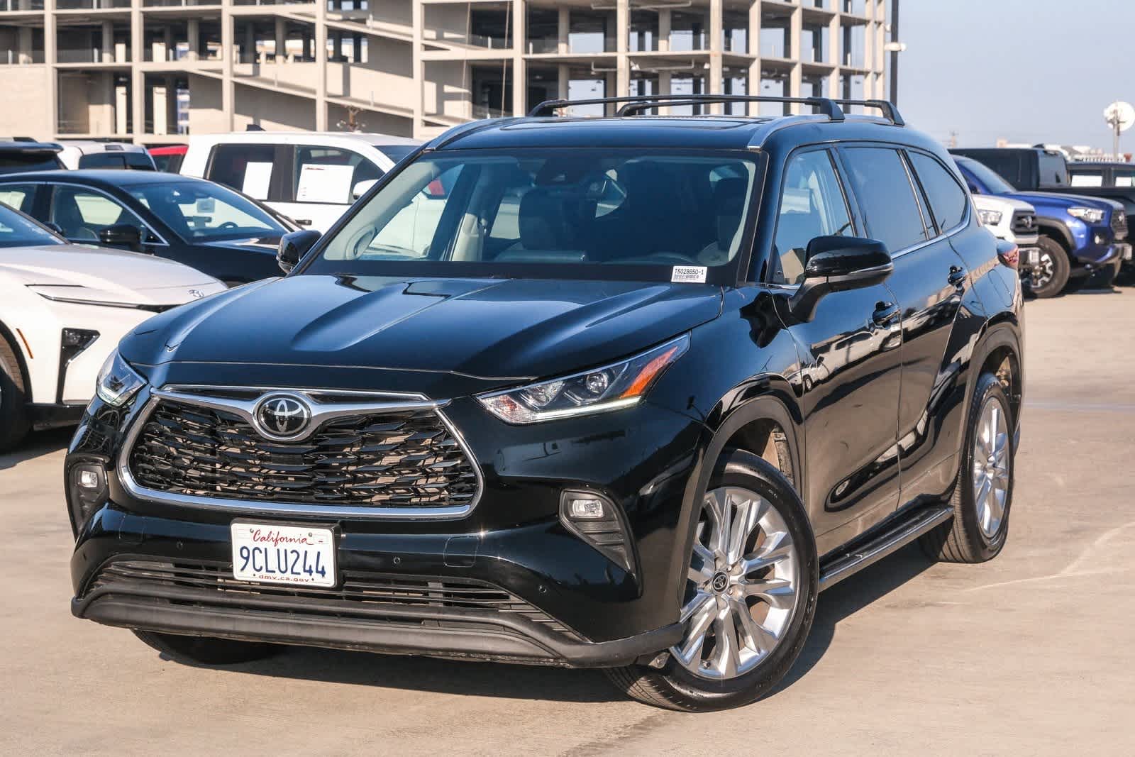 Thumbnail: 2022 Toyota Highlander - 1
