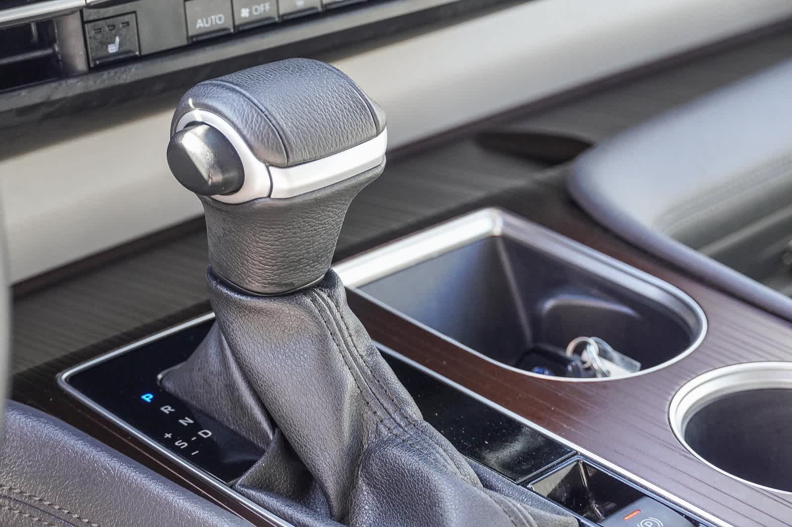 2023 Toyota Sienna XLE 25