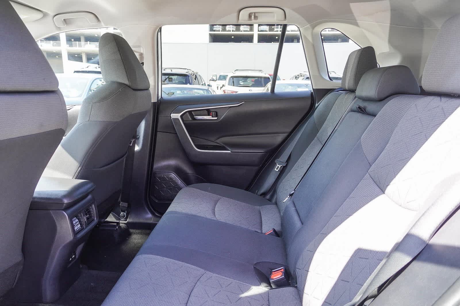 2021 Toyota RAV4 XLE 17
