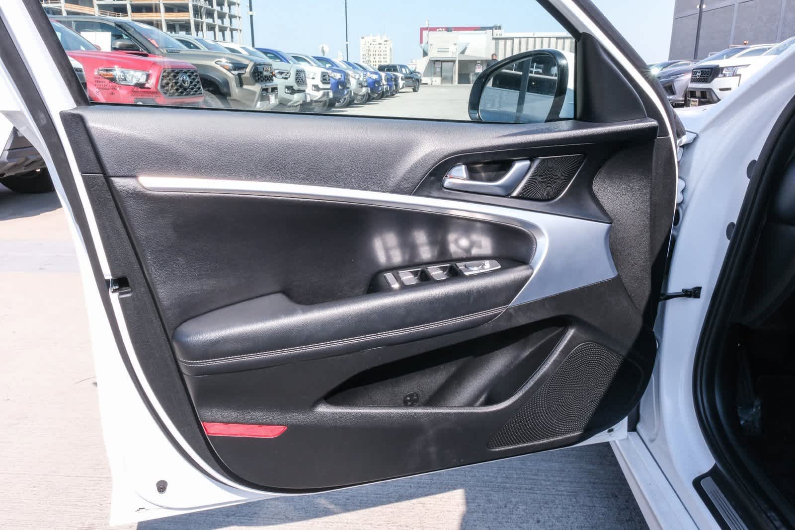 Thumbnail: 2023 Genesis G70 - 16