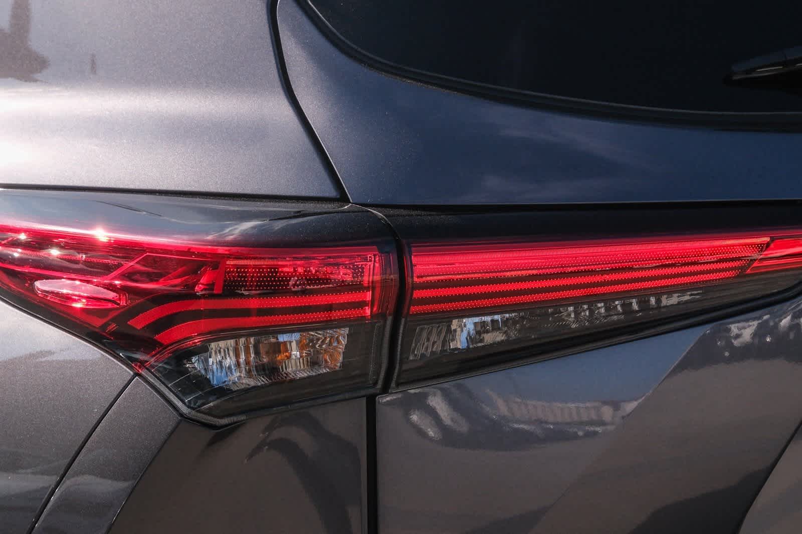 Thumbnail: 2022 Toyota Highlander - 7