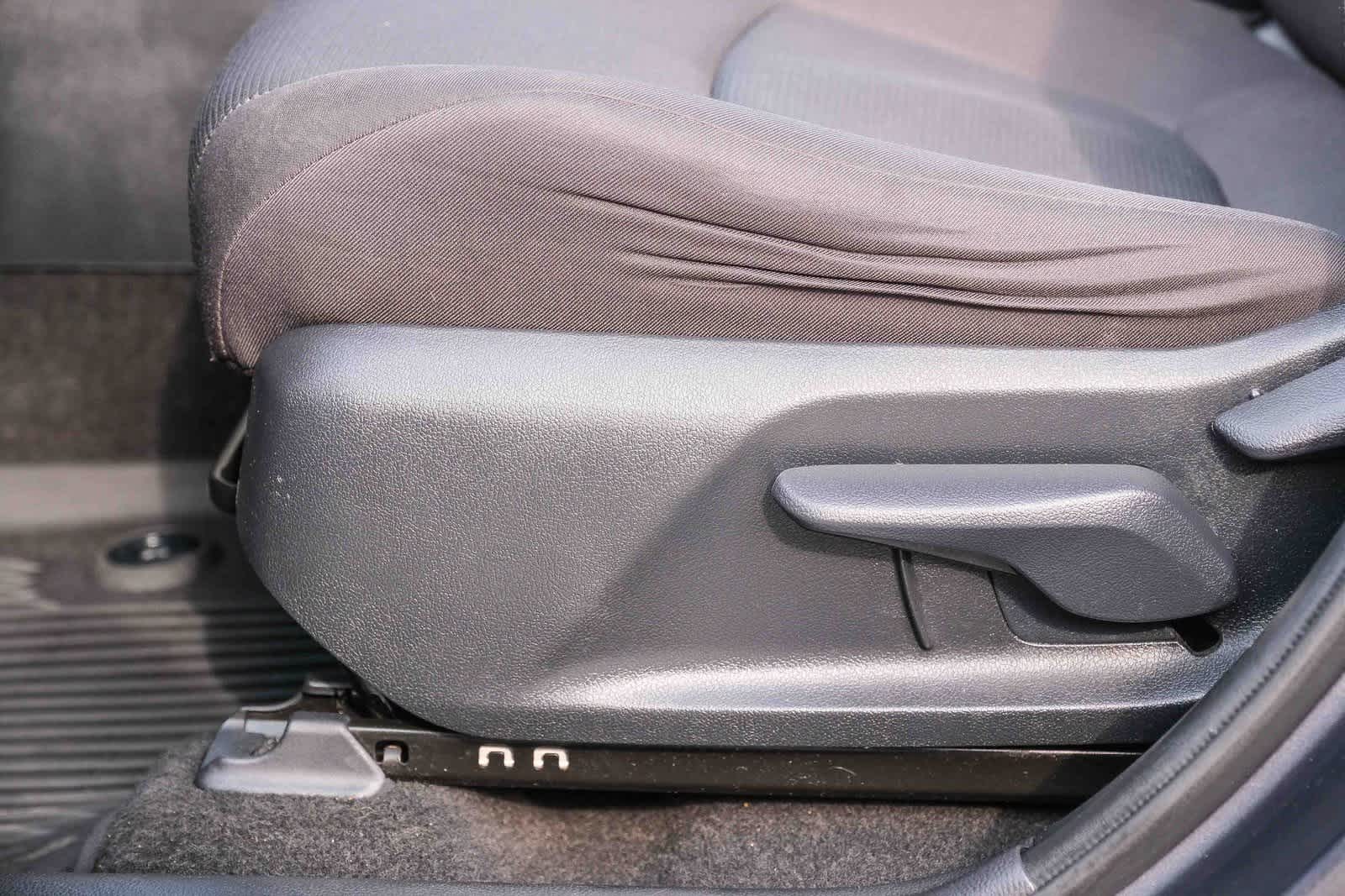 Thumbnail: 2020 Toyota RAV4 - 24