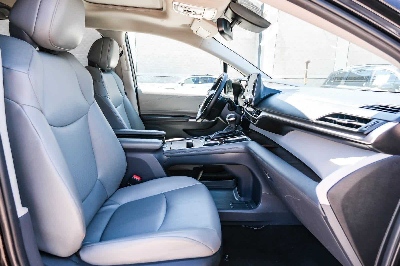 Thumbnail: 2023 Toyota Sienna - 17