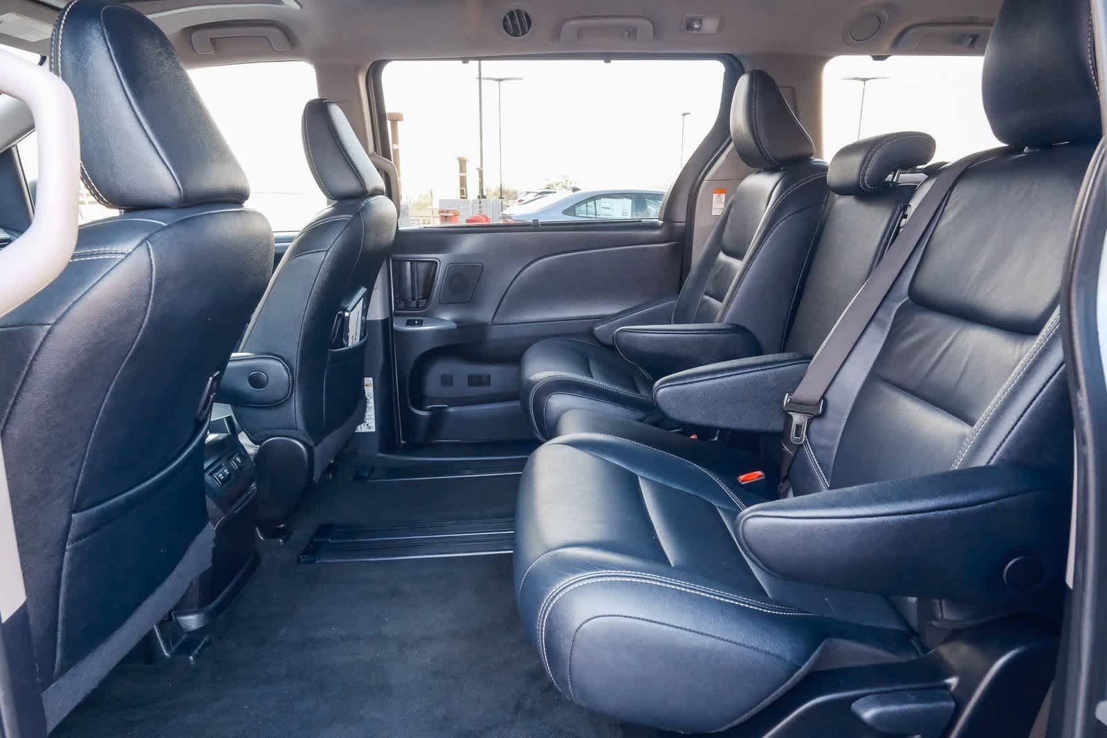 Thumbnail: 2019 Toyota Sienna - 19