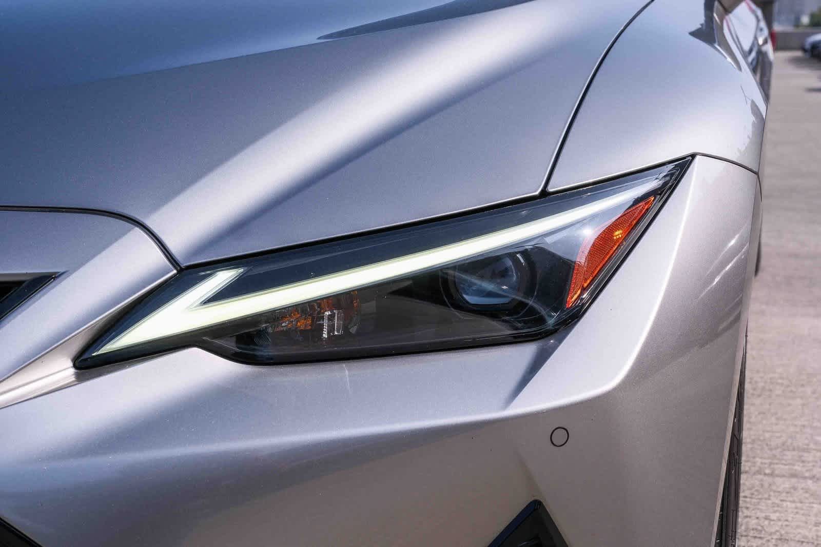 Thumbnail: 2022 Lexus IS - 11