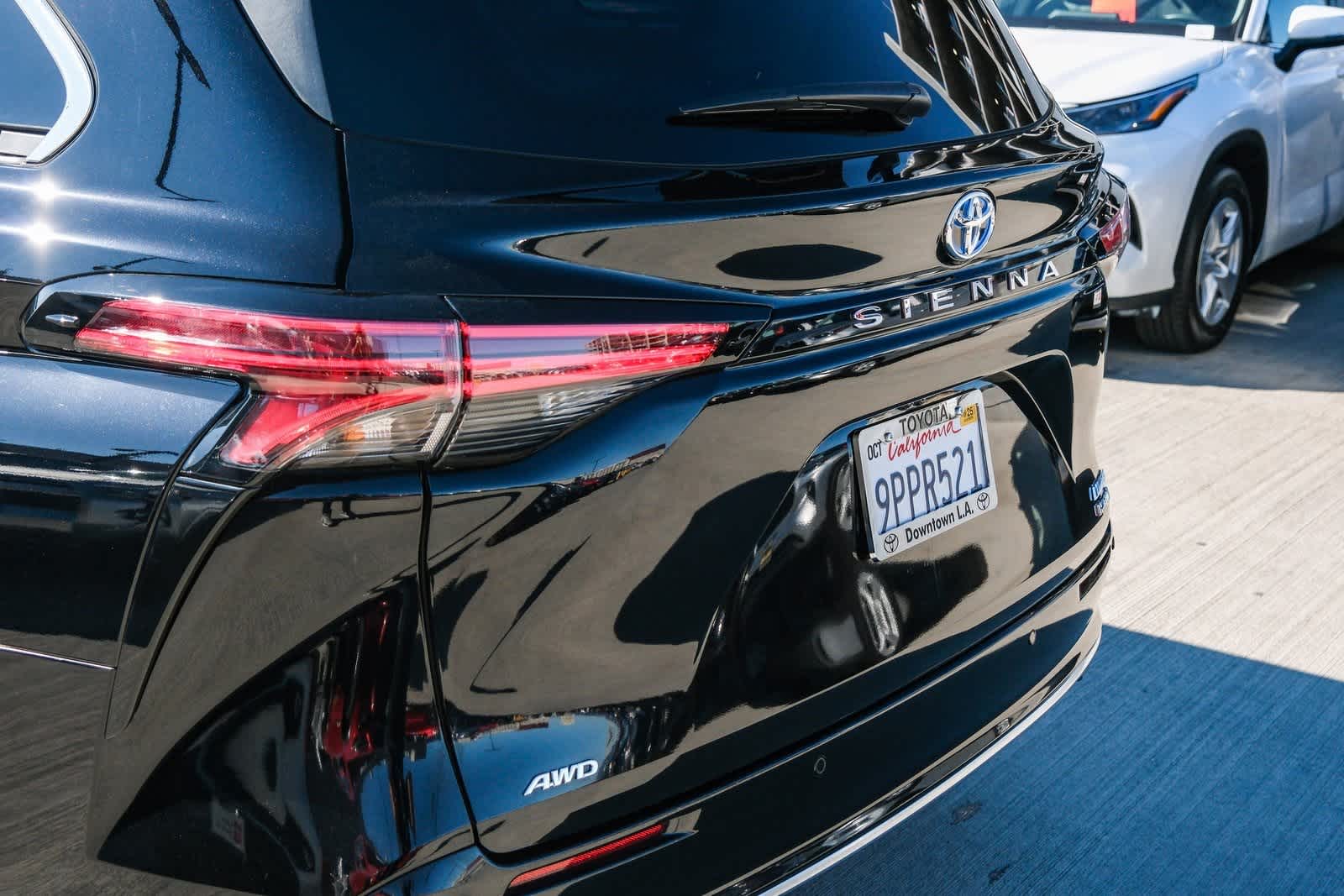 Thumbnail: 2024 Toyota Sienna - 8