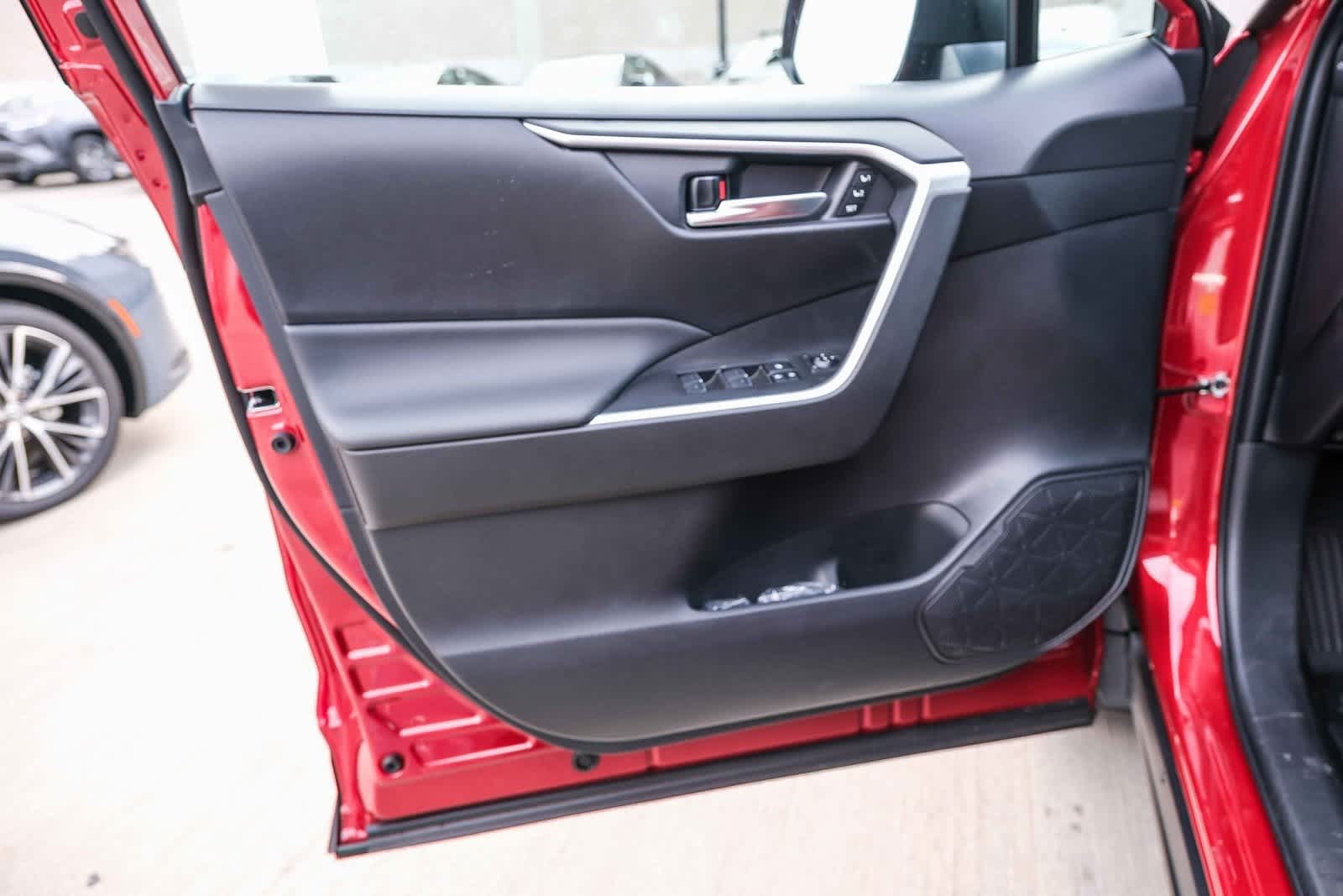 Thumbnail: 2025 Toyota RAV4 - 23