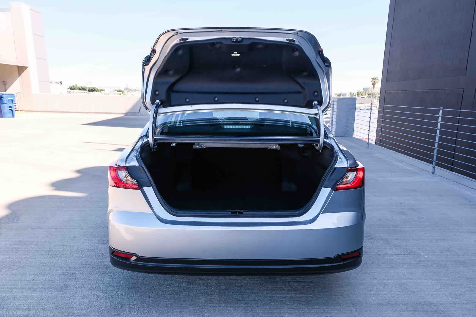 Thumbnail: 2025 Toyota Camry - 25