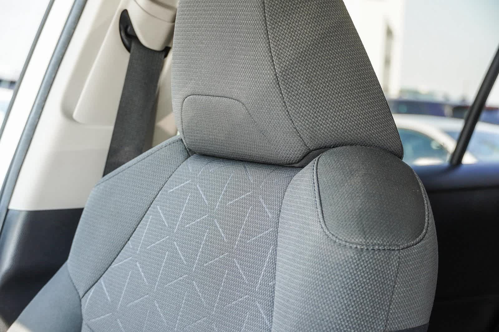 2021 Toyota RAV4 XLE 22