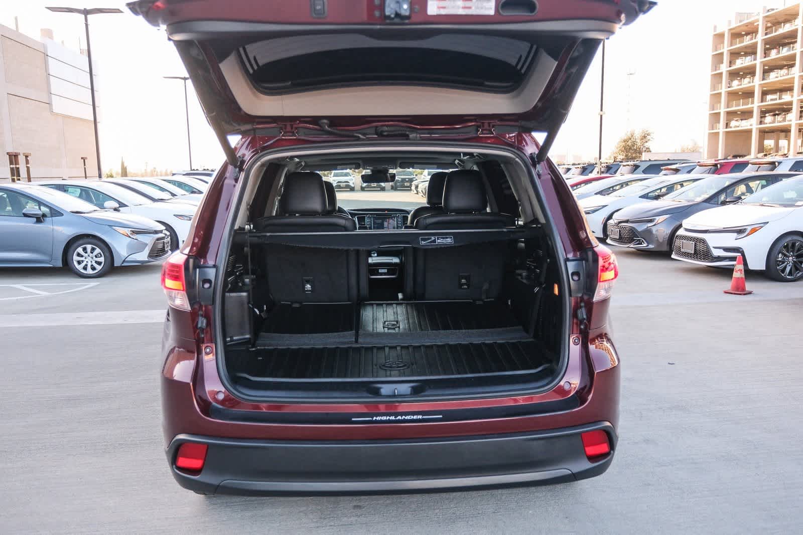 Thumbnail: 2018 Toyota Highlander - 22
