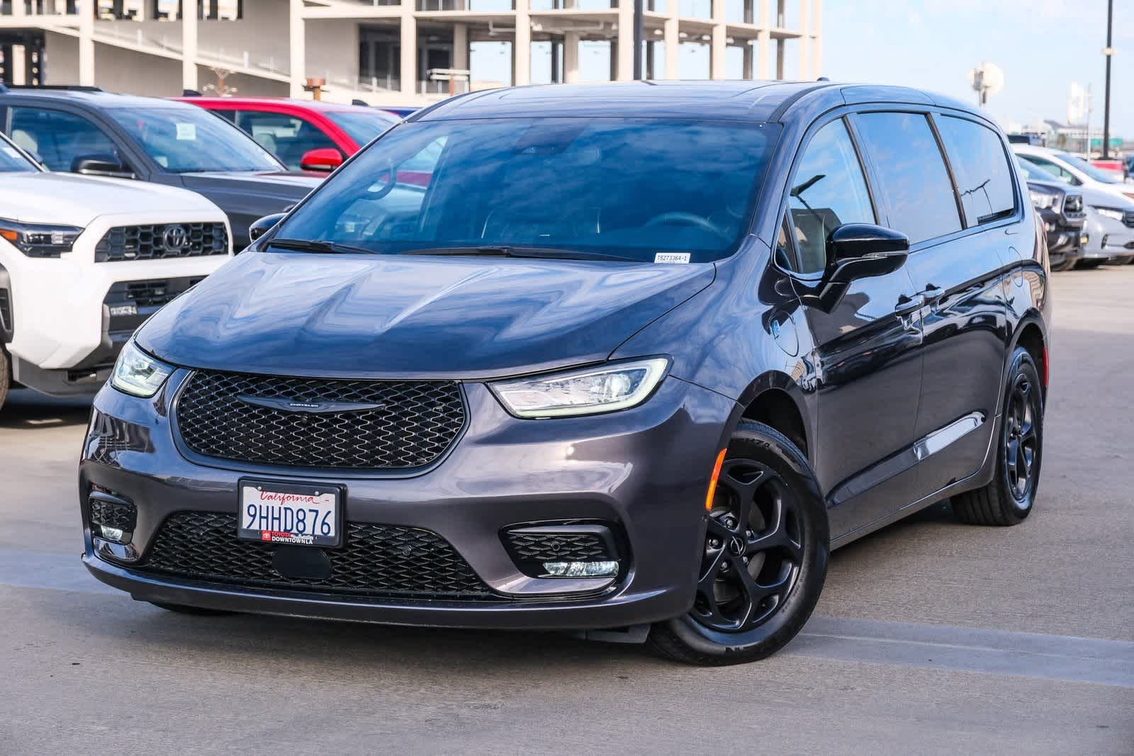Thumbnail: 2023 Chrysler Pacifica - 1