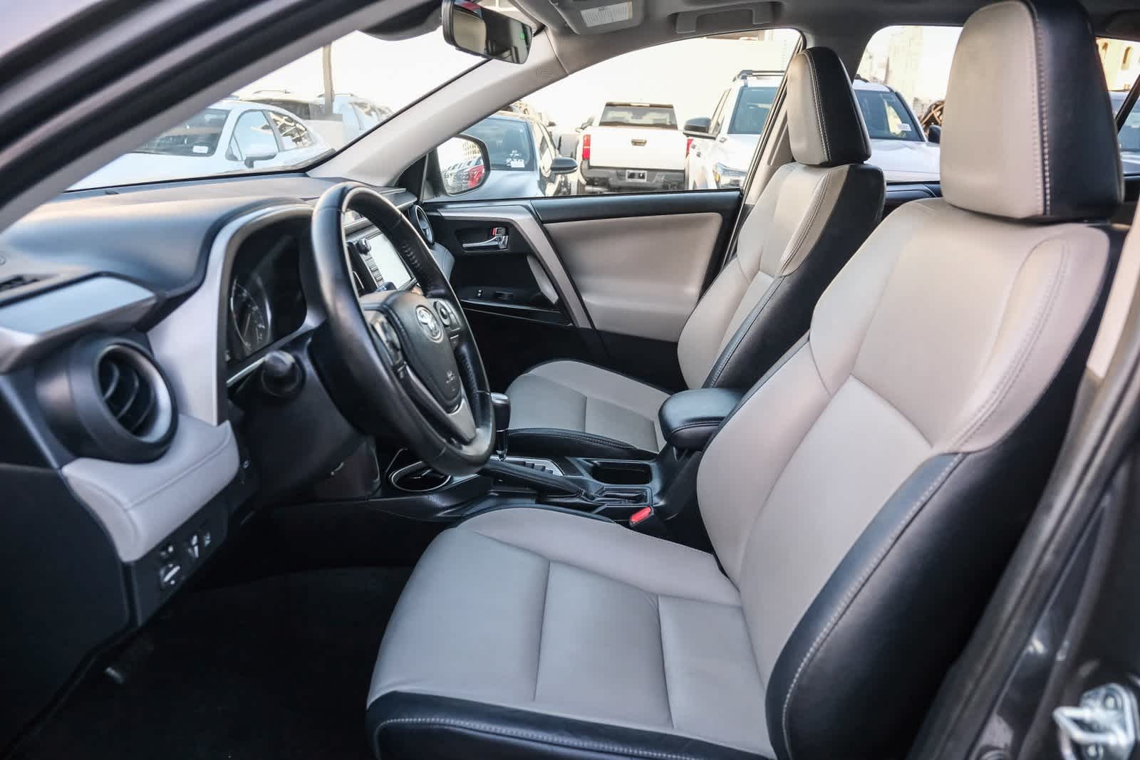 Thumbnail: 2017 Toyota RAV4 - 20