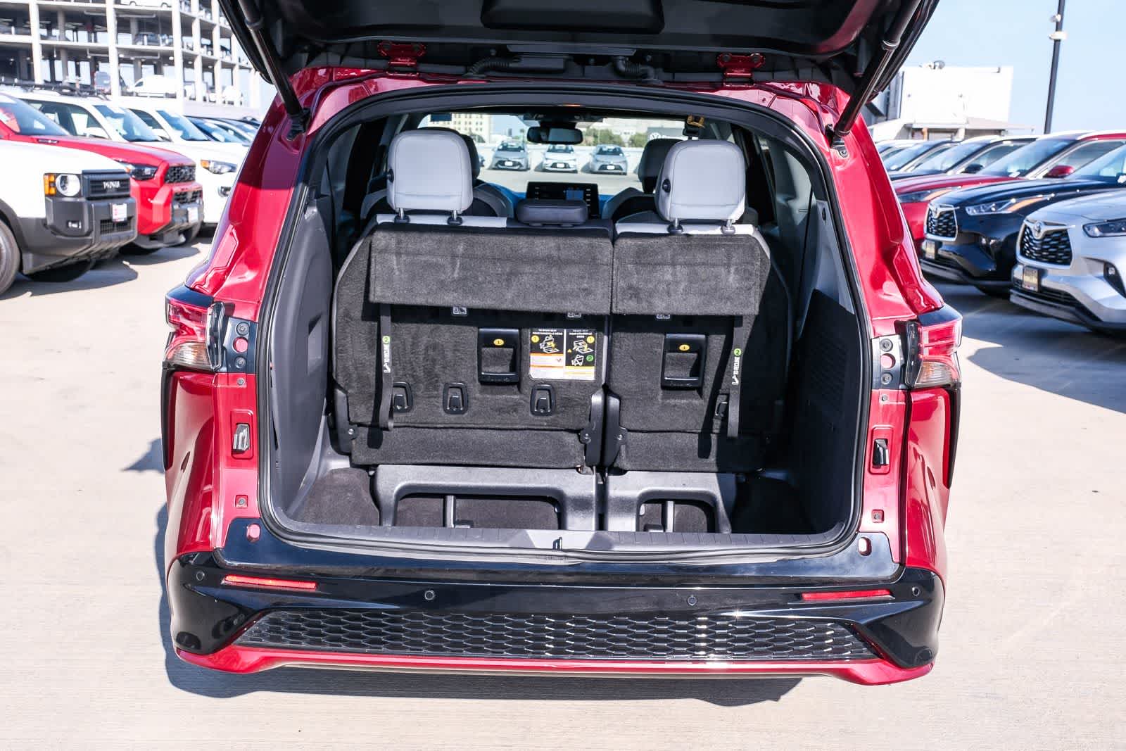 Thumbnail: 2021 Toyota Sienna - 27