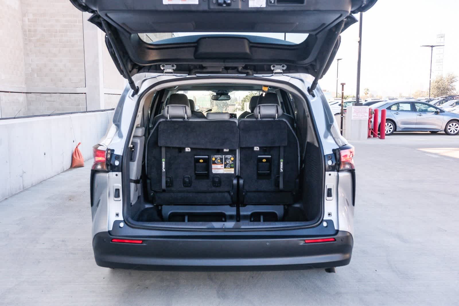 Thumbnail: 2022 Toyota Sienna - 27