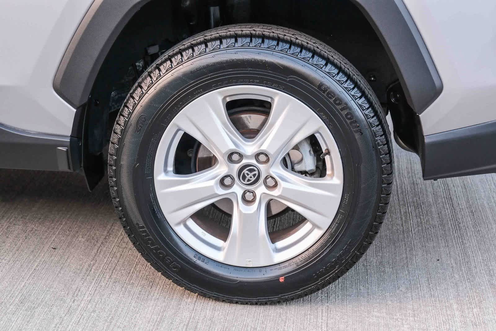 Thumbnail: 2021 Toyota RAV4 - 9