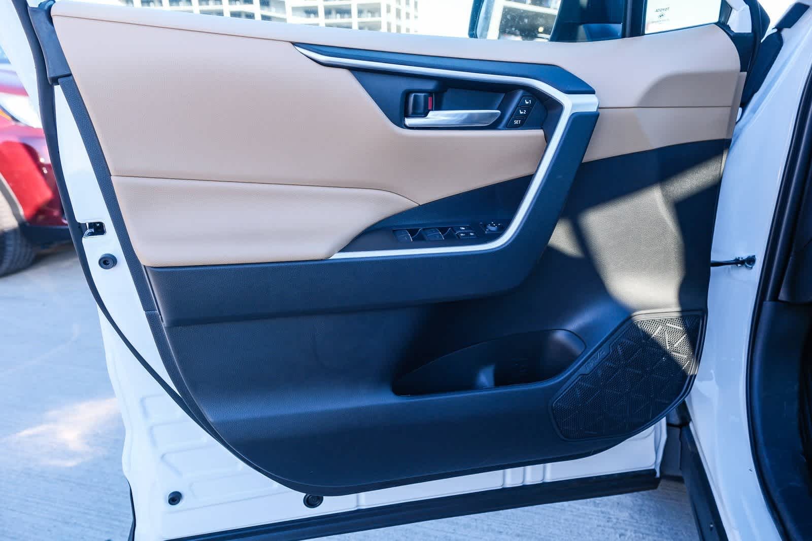 Thumbnail: 2025 Toyota RAV4 - 23