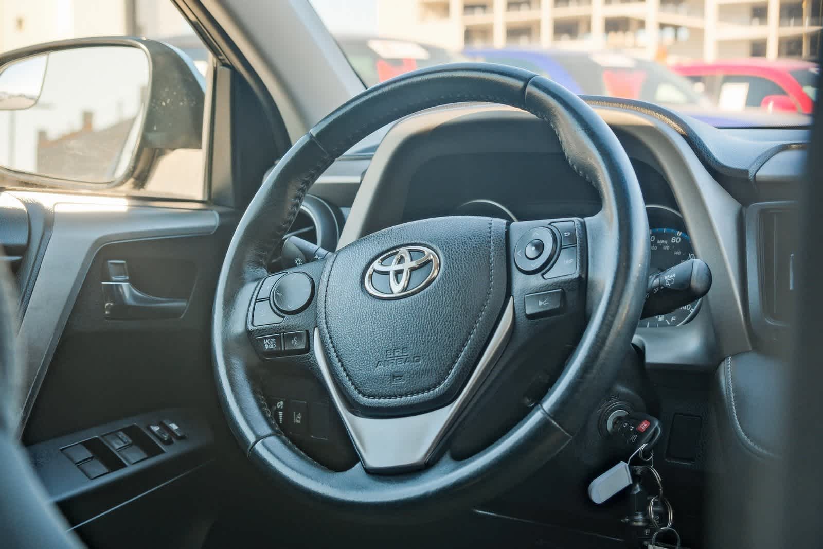 Thumbnail: 2017 Toyota RAV4 - 17